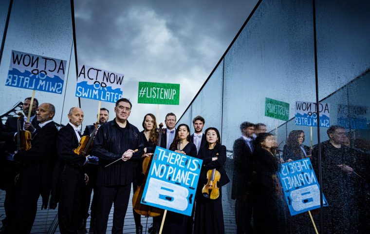 Orchester-Musiker*innen zeigen, dass der Klimawandel nicht zu überhören ist