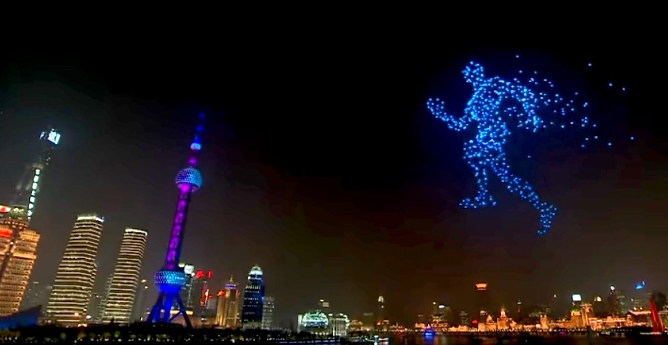 In Singapur und Shanghai zeigten LED-Drohnen, wie Feuerwerk 2020 geht