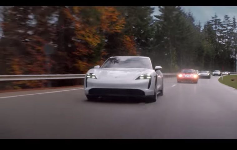 Super Bowl: Porsche wirbt für neues E-Modell mit Verfolgungsjagd