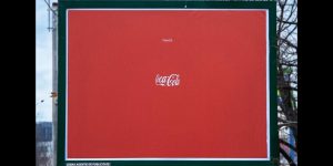 Coca-Cola Plakat optische Täuschung