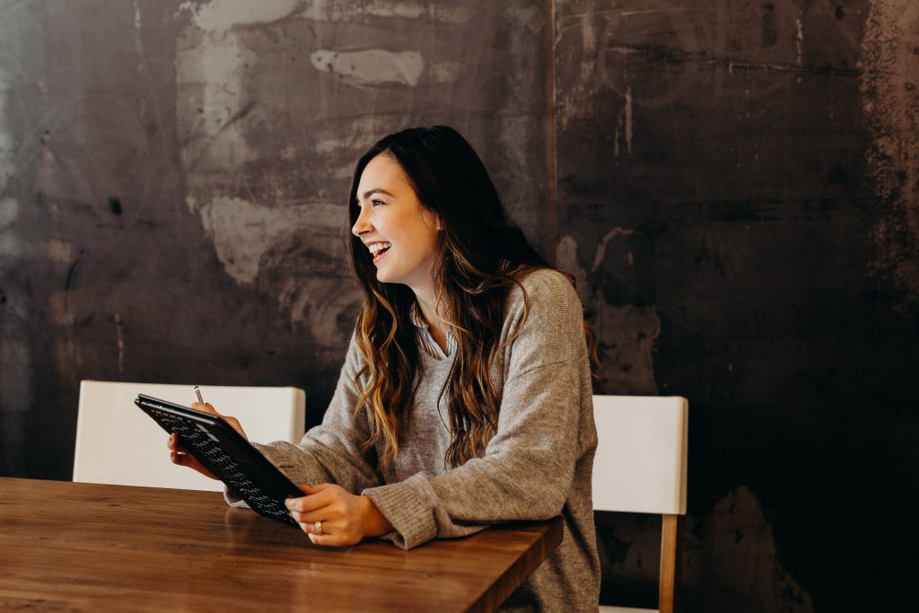 Acht Naturkosmetik-Marken für den perfekten Office-Glow