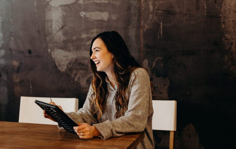 Acht Naturkosmetik-Marken für den perfekten Office-Glow