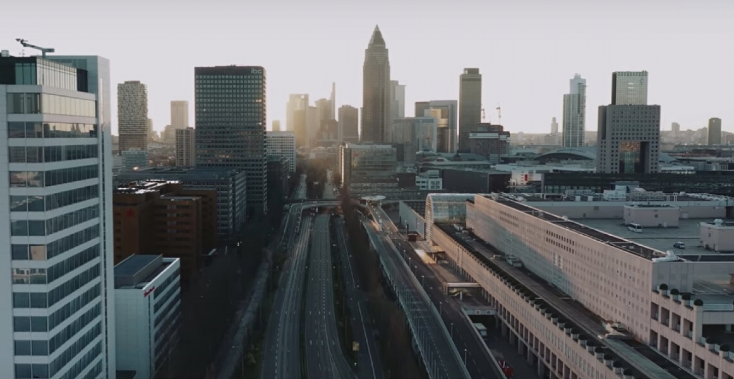 „Lockdown“ – Drohnenflug zeigt Frankfurt im menschenleeren „Walking Dead“-Style