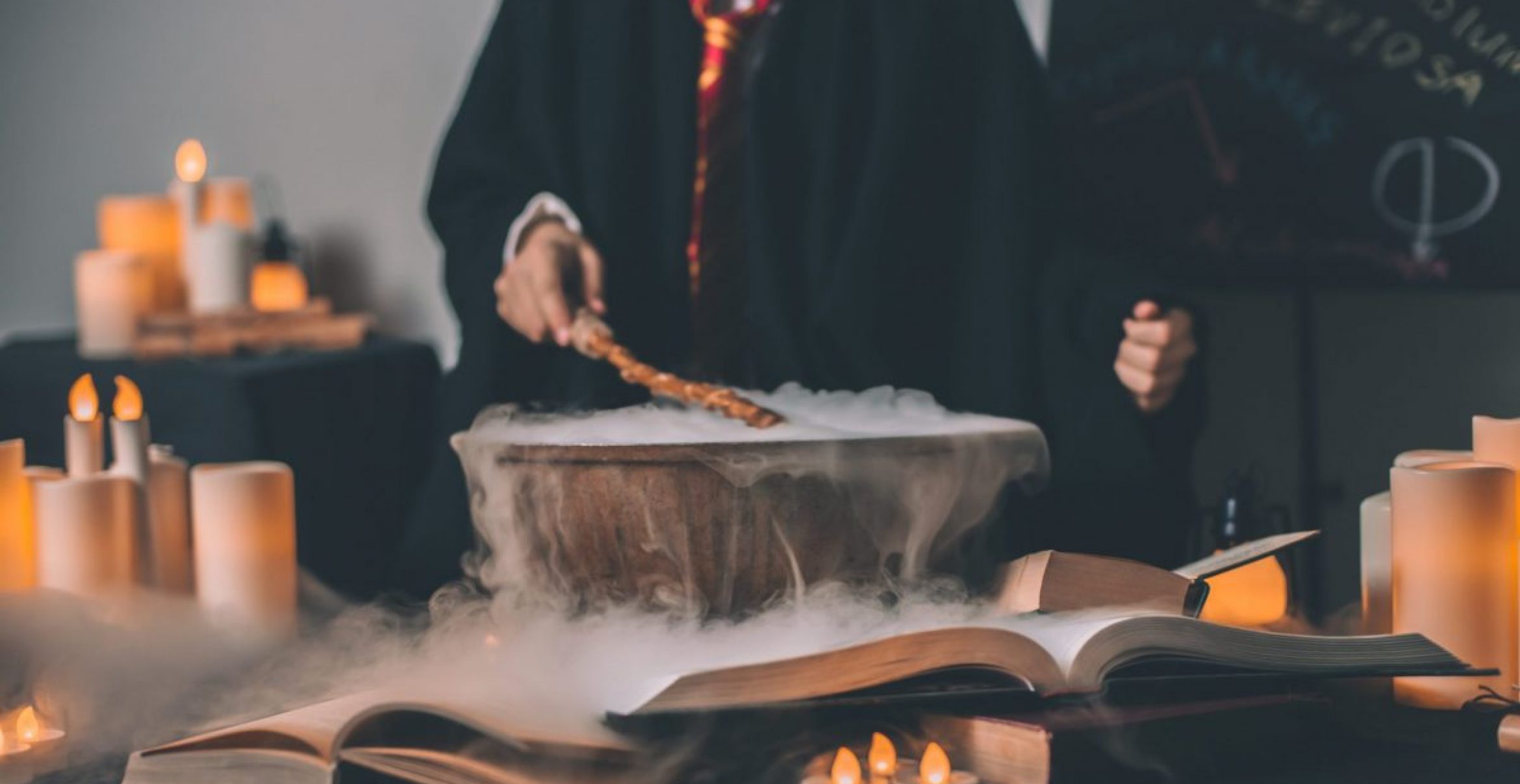 Auf „Hogwarts is Here“ könnt ihr Online-Kurse zu Kräuterkunde, Verwandlung und Co. belegen