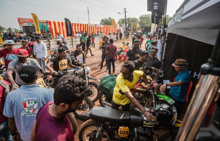 Auf einer Goa-Party ohne Techno, dafür mit Bikes und mutigen indischen Frauen