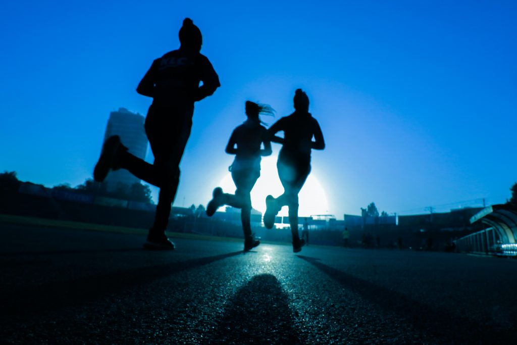 Dr. Paul Schmidt-Hellinger erklärt, worauf man beim Joggen achten sollte