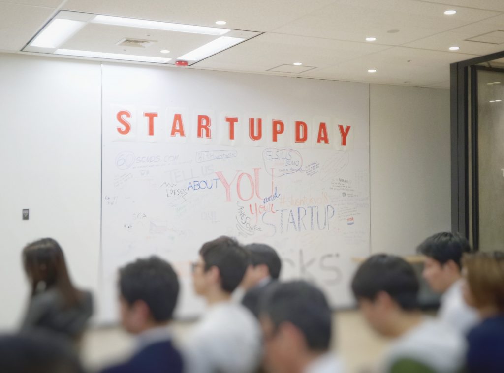In Startups arbeiten ist super geil? Auf Twitter sagen User*innen was anderes