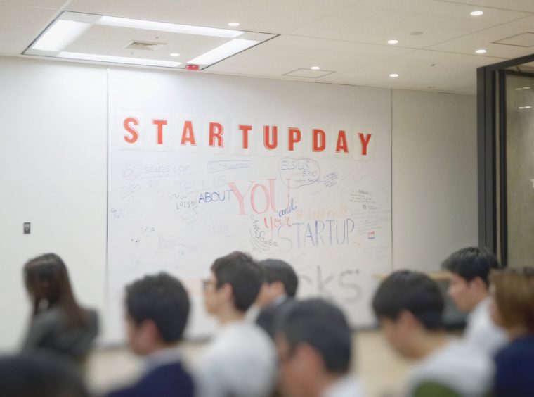 In Startups arbeiten ist super geil? Auf Twitter sagen User*innen was anderes