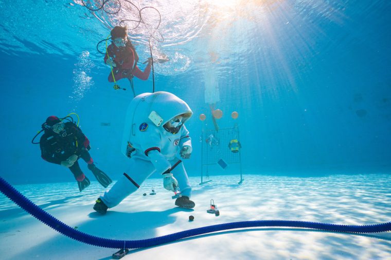 Der Moonshot: Wie die erste deutsche Frau ins All kommen soll