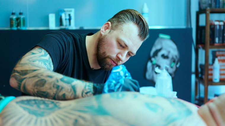 So digitalisieren sich kleine Unternehmen wie Tattoostudios in der Coronakrise