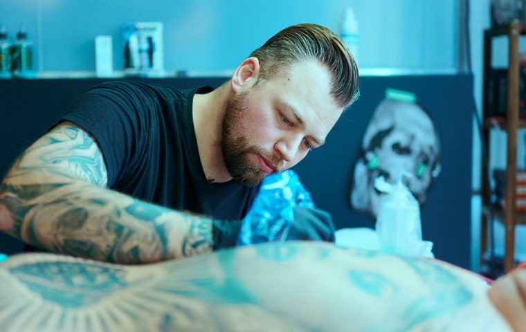 So digitalisieren sich kleine Unternehmen wie Tattoostudios in der Coronakrise