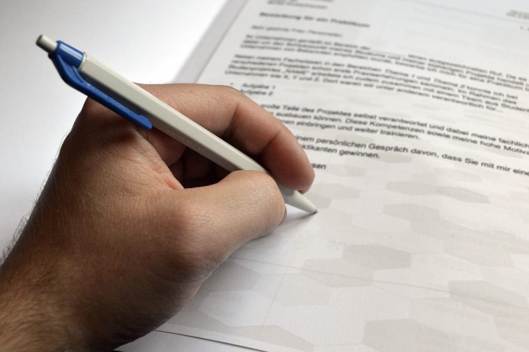 Gehirnforschung: Linkshänder*innen seltener zu Studien zugelassen