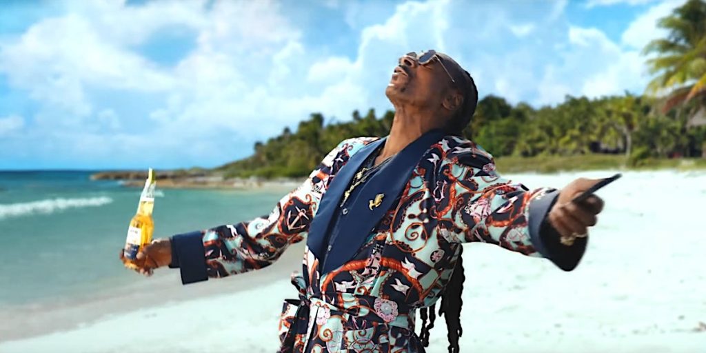 Snoop Dogg poliert das beschädigte Image von Corona auf – also der Biermarke