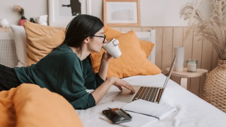 Wenn zu viel sitzen schlecht ist, ist im Liegen arbeiten dann vielleicht besser?
