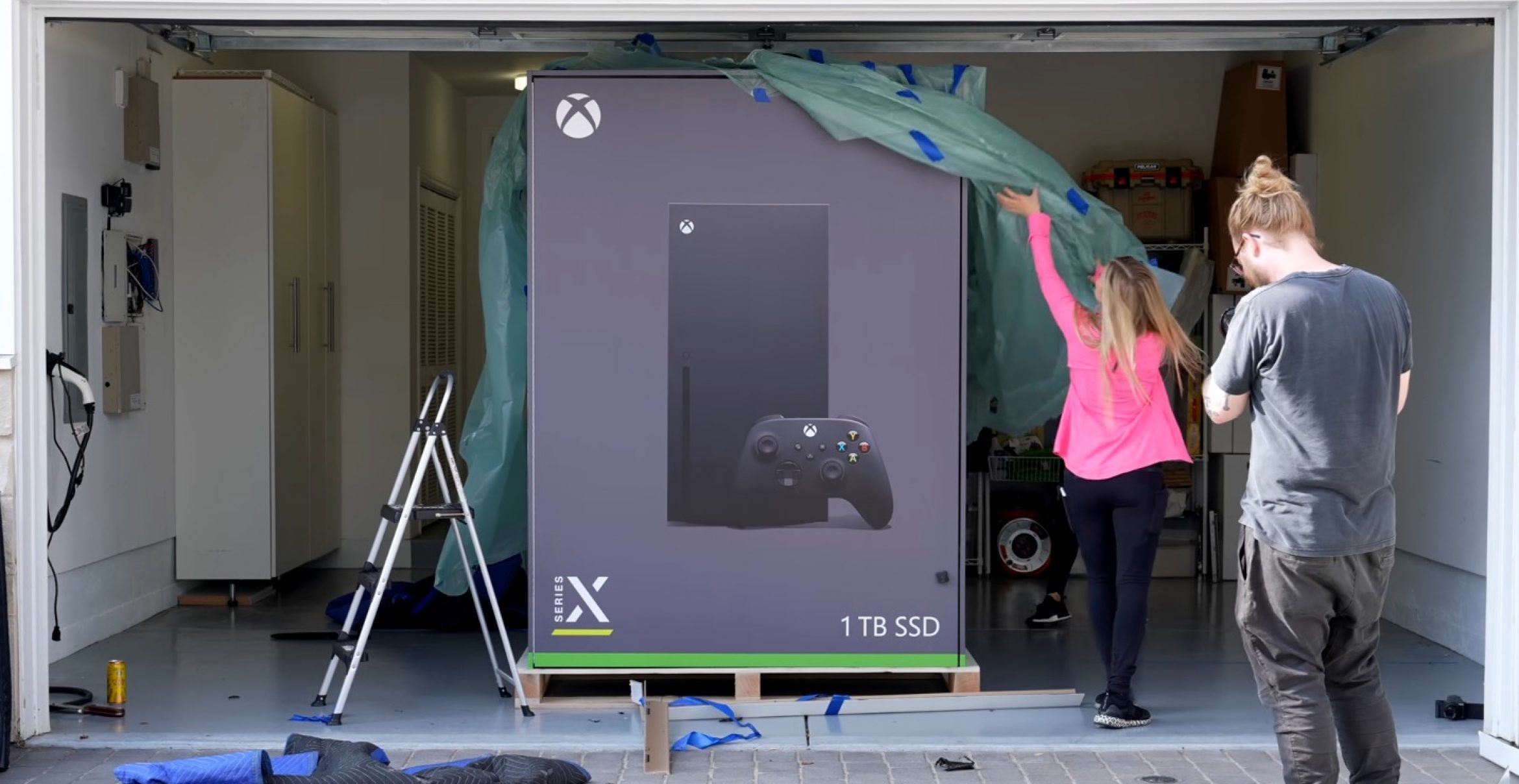 Microsoft macht aus Meme Realität und verschenkt riesigen Xbox-Kühlschrank