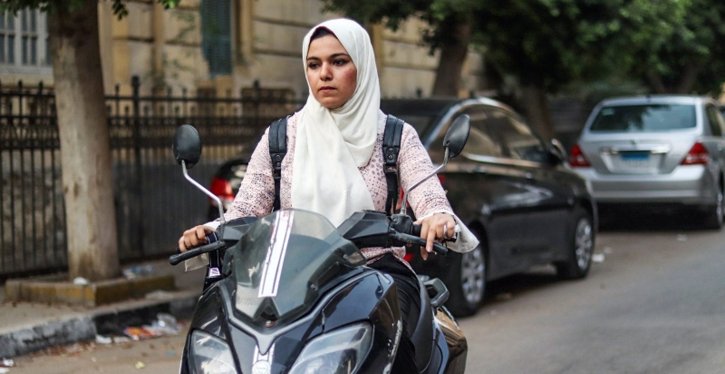 Wie zwei Frauen auf Rollern Kairos Straßen erobern und dabei gegen Gender-Stereotype ankämpfen