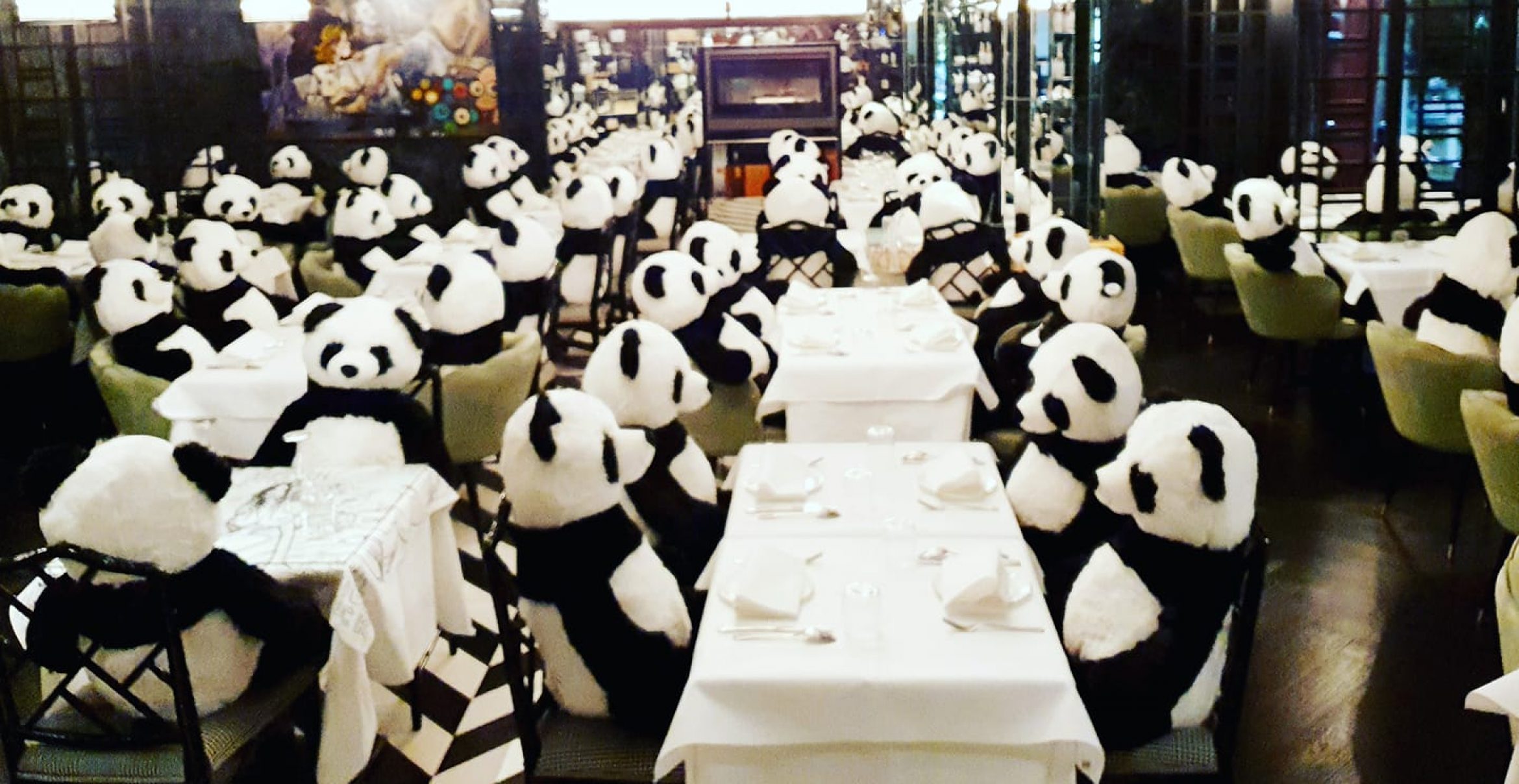 Restaurant setzt mit Kunst-Installation „Panda-Mie“ ein Statement gegen den Teil-Lockdown