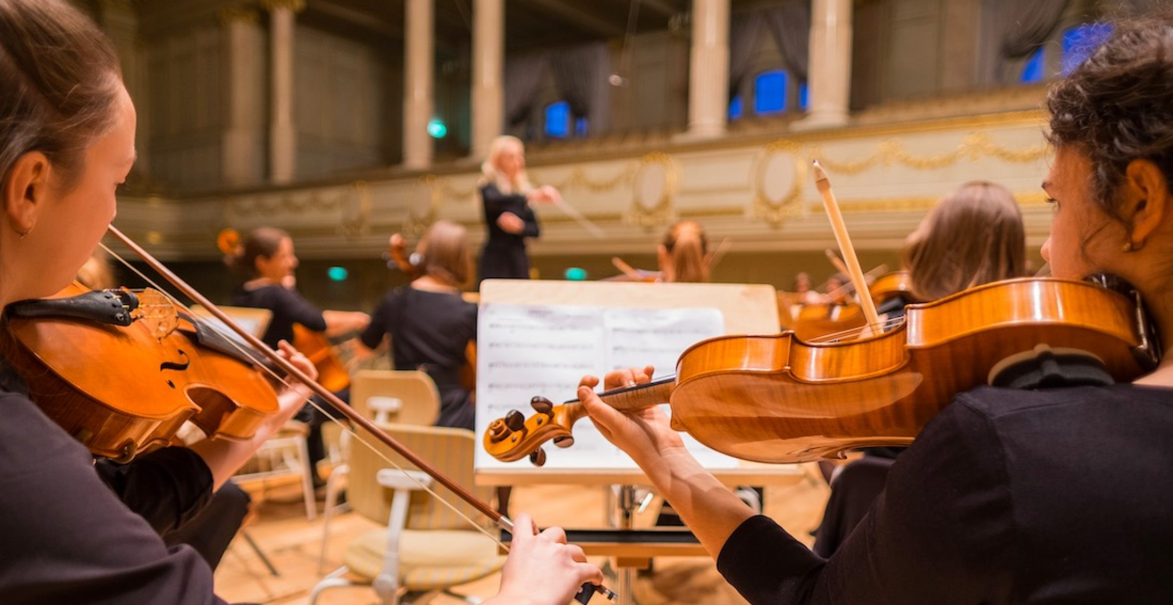 Frankfurts Kammerphilharmonie spielt live bei euch im Treppenhaus