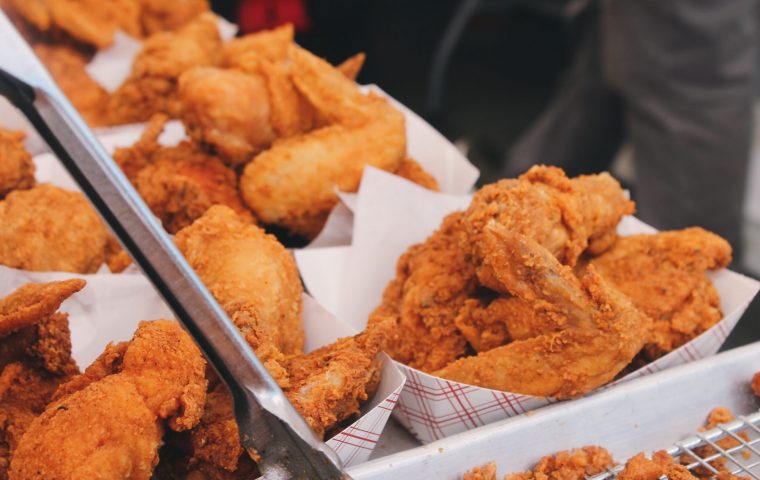 Historiker-Interview: Warum es mehr Hühner denn je gibt – und das gefährlich ist