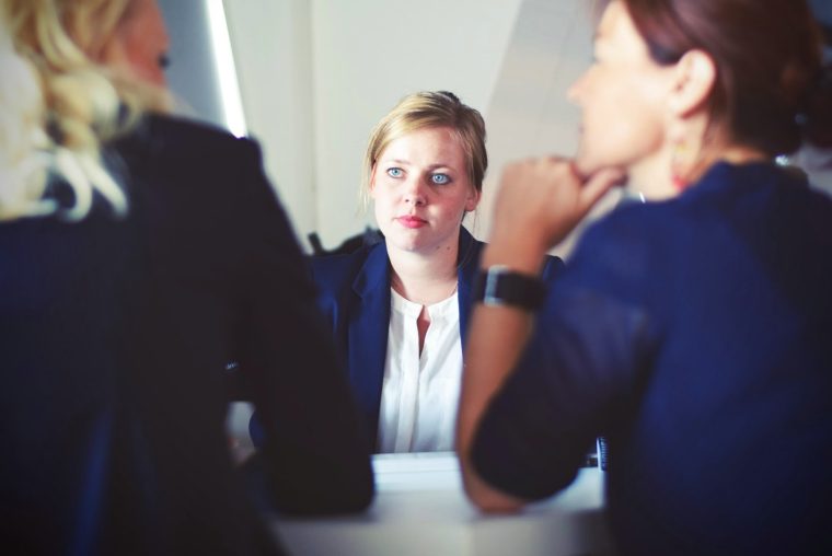 Jobinterview? Eine Personalchefin erklärt dir, wie du dich am besten darauf vorbereitest