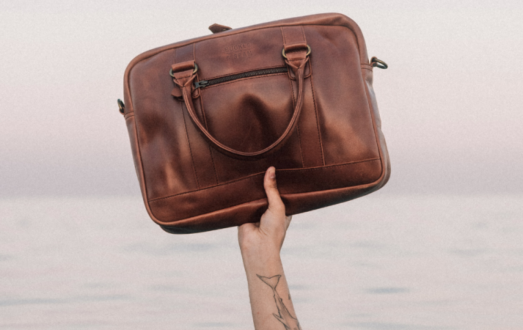 Buckle & Seam: Stilvolle Business-Bags für den guten Zweck