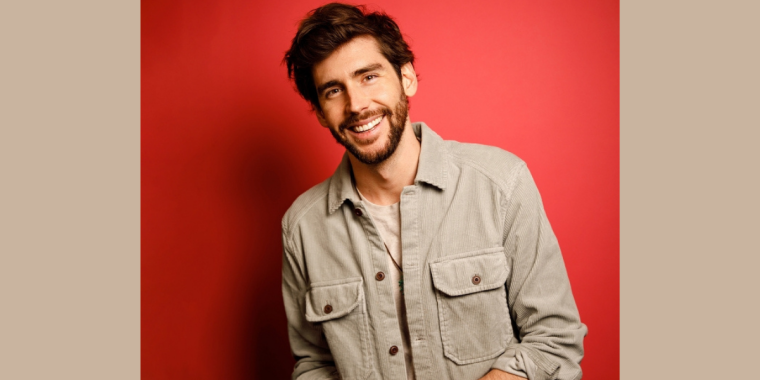 „Manchmal reicht es einfach nicht, Musiker zu sein“ – Alvaro Soler im Interview