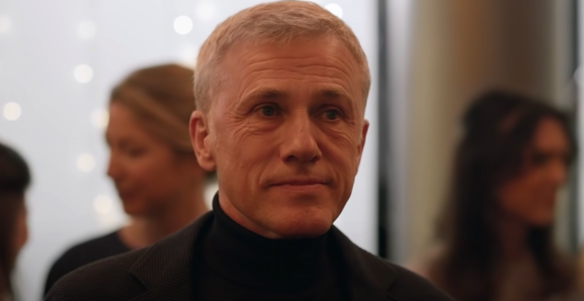 Humbug! Christoph Waltz flieht vor Weihnachtsfeier im neuen BMW-Werbespot