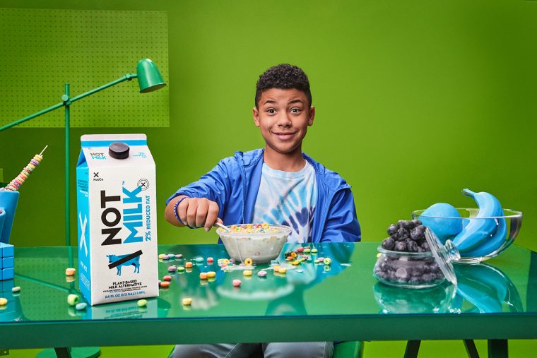 NotMilk: KI bildet Kuhmilch mit pflanzlichen Molekülen nach