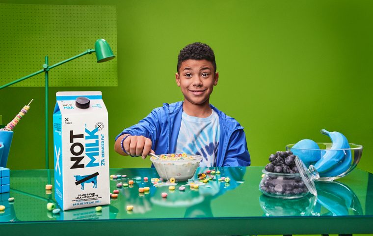 NotMilk: KI bildet Kuhmilch mit pflanzlichen Molekülen nach