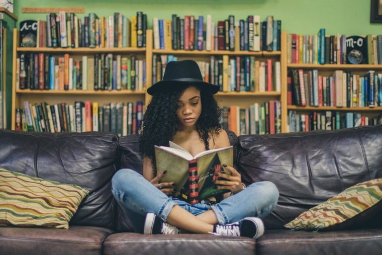 Diese internationale Bücherliste von Schwarzen Autor:innen solltest du kennen