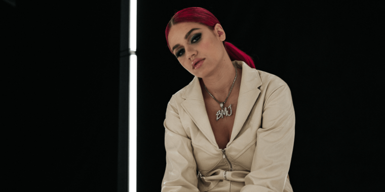 „Ich kämpfe für Frauen im Rap“ – Badmómzjay im Interview
