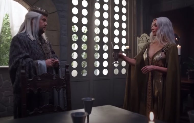 James Corden und Kim Kardashian glänzen in Parodie zu „House of the Dragon“