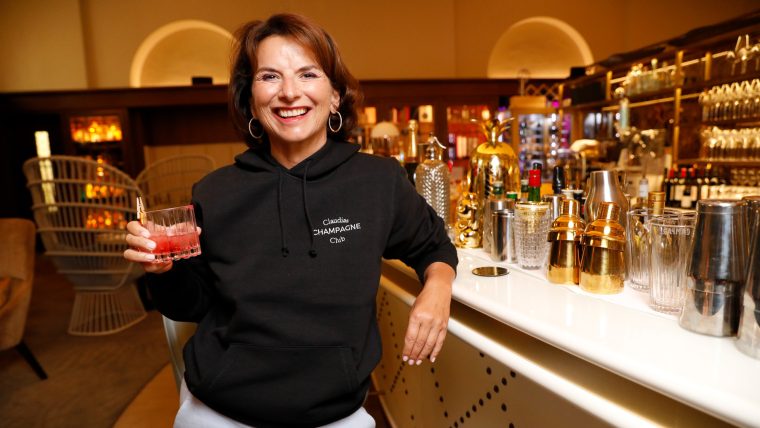 Claudia Obert: „Das Wichtigste ist ein volles Glas, Sex und ein dickes Konto“