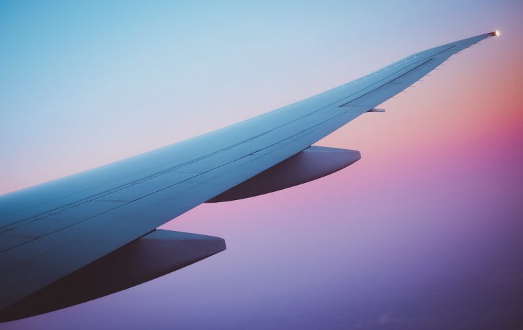 Bis zu 385.000 Dollar? So viel verdienen Flugbegleiter:innen wirklich