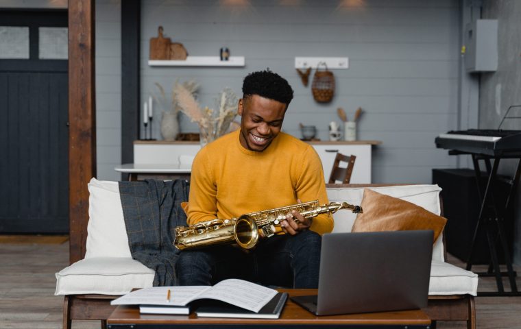 Google stellt KI MusicLM vor, die mit Hilfe von Texten Musik generiert