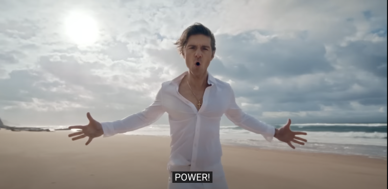Power-Duo: Jeremy Fragrance wirbt für Backwaren von Aldi Nord