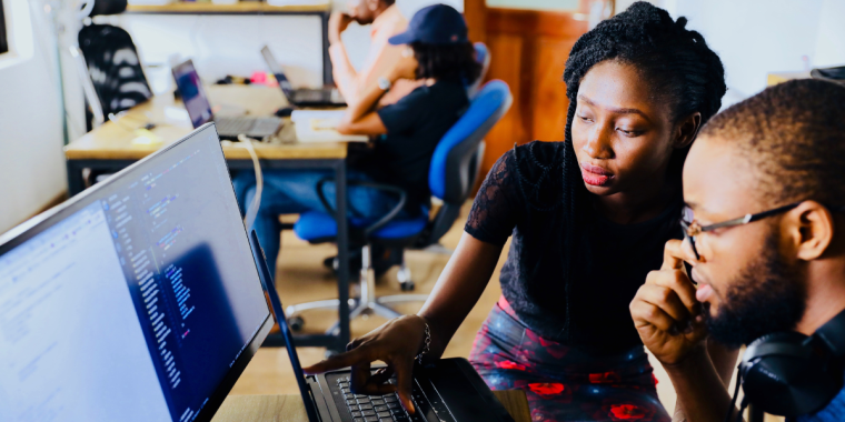 Studie zur Gender-Digital-Gap: Mehr Weiterbildungen für Frauen nötig