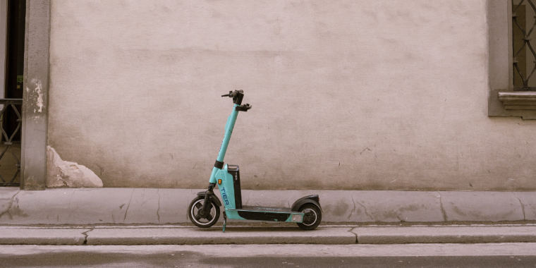E-Scooter zum Sharen sollen aus Paris verschwinden  – das sagt Startup Tier dazu