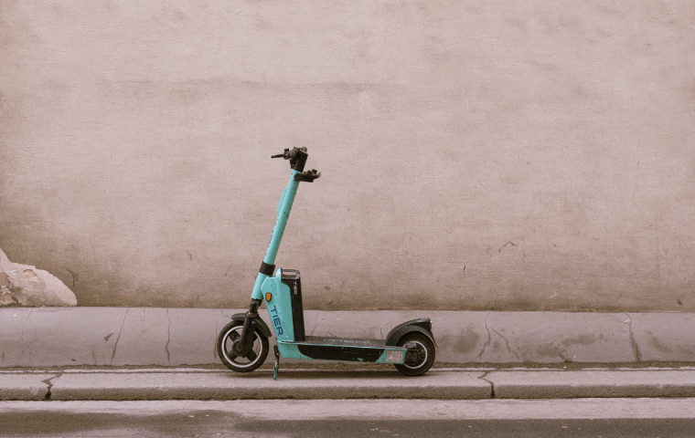 E-Scooter zum Sharen sollen aus Paris verschwinden  – das sagt Startup Tier dazu