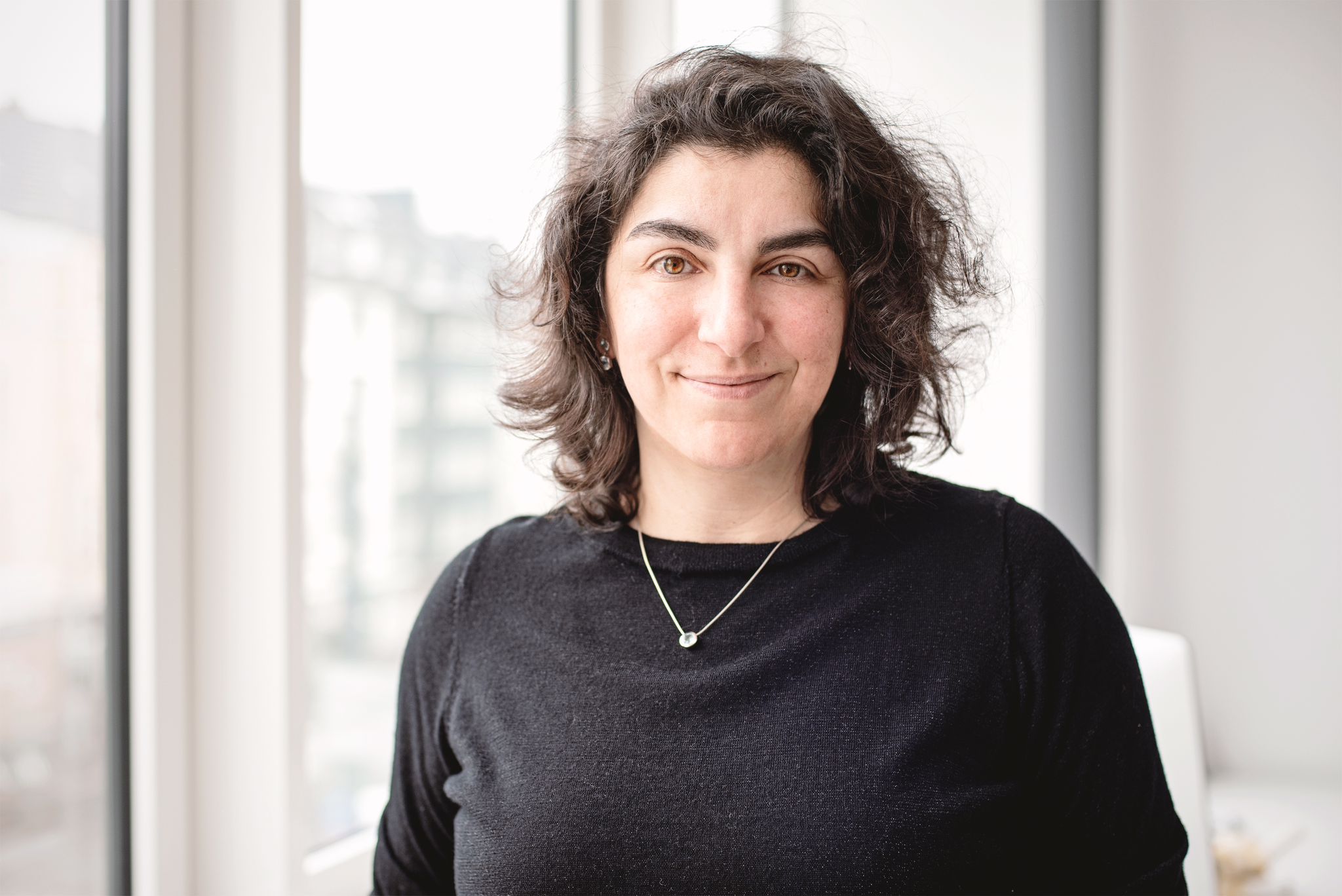 Dilek Gürsoy: „Wenn Mama 8 Stunden am Fließband stehen konnte, kann ich das auch am OP-Tisch“