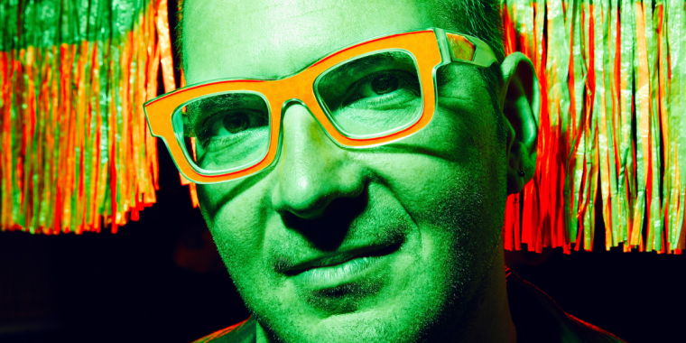 Cory Doctorow: „TikTok nutzt die Riesenteddy-Strategie“