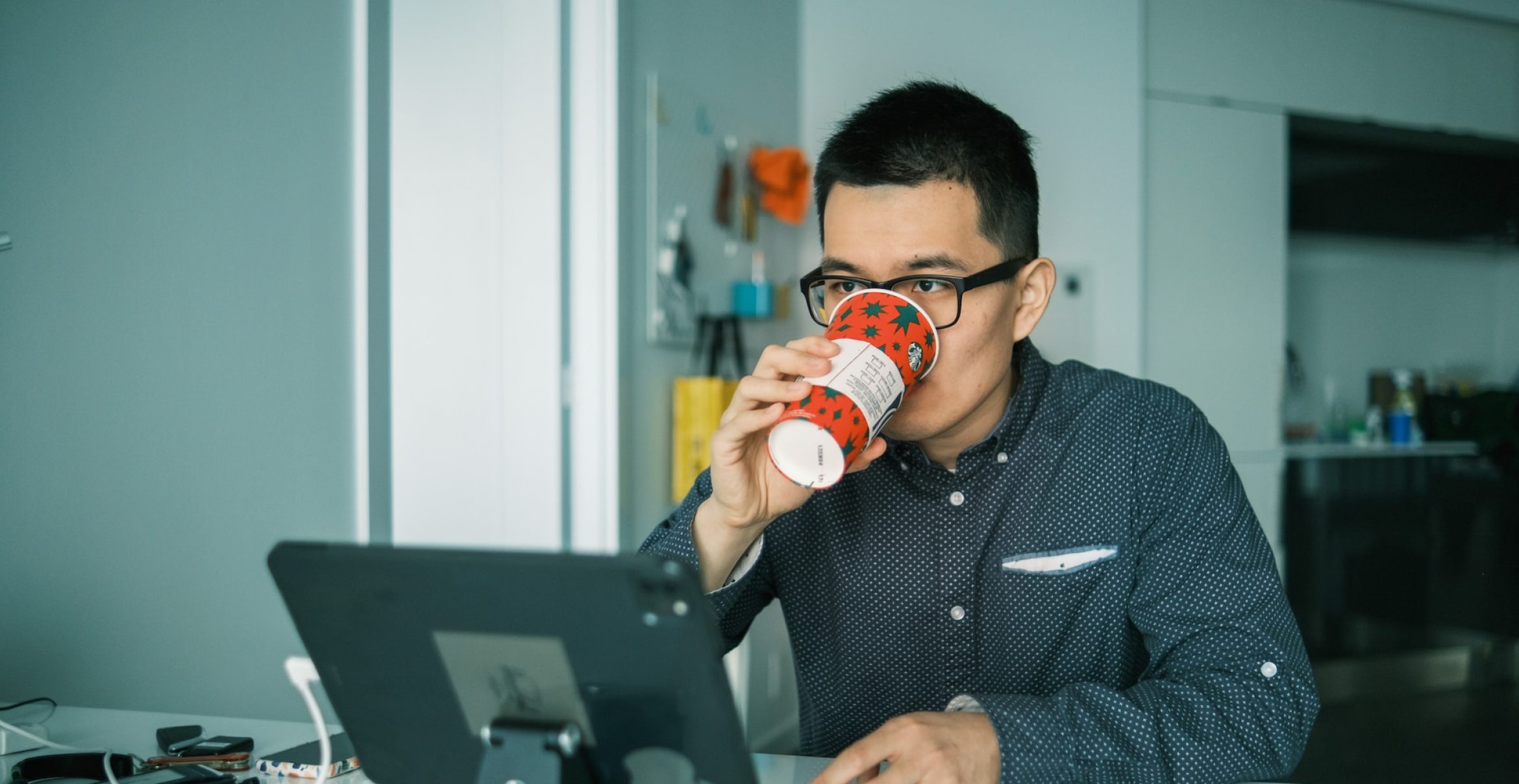 Genial: Ihr könnt mit Reddit vortäuschen, in Outlook busy zu sein