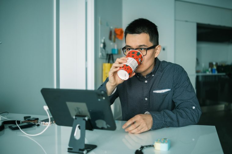 Genial: Ihr könnt mit Reddit vortäuschen, in Outlook busy zu sein
