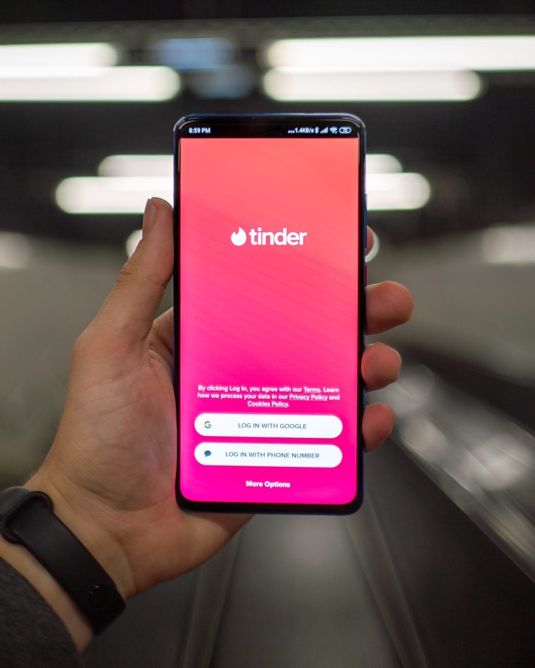 Gemeinsam mit Family & Friends das perfekte Tindermatch finden 