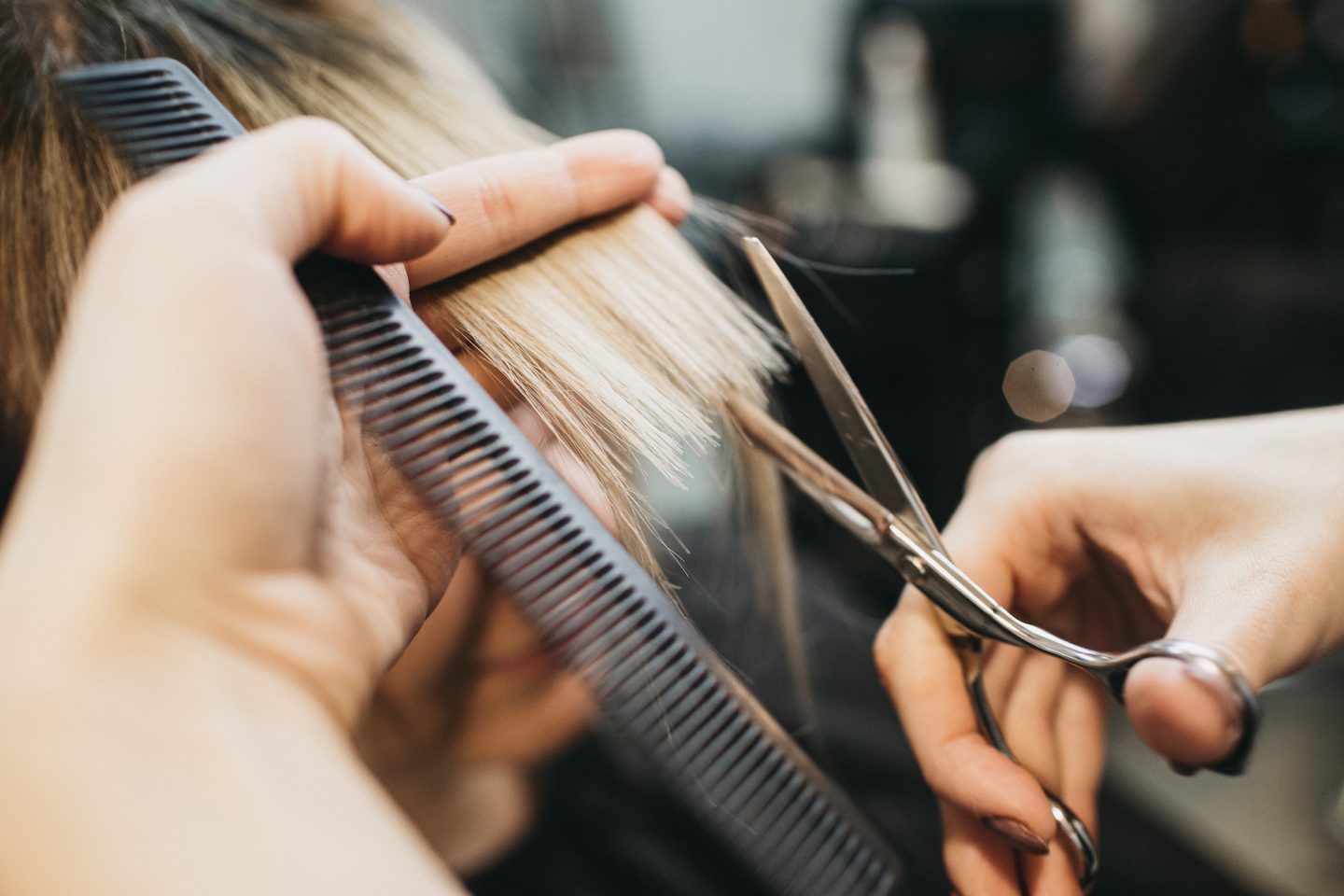 Haarschnitt ohne Smalltalk – der Silent Cut ist der neue Trend im Friseursalon