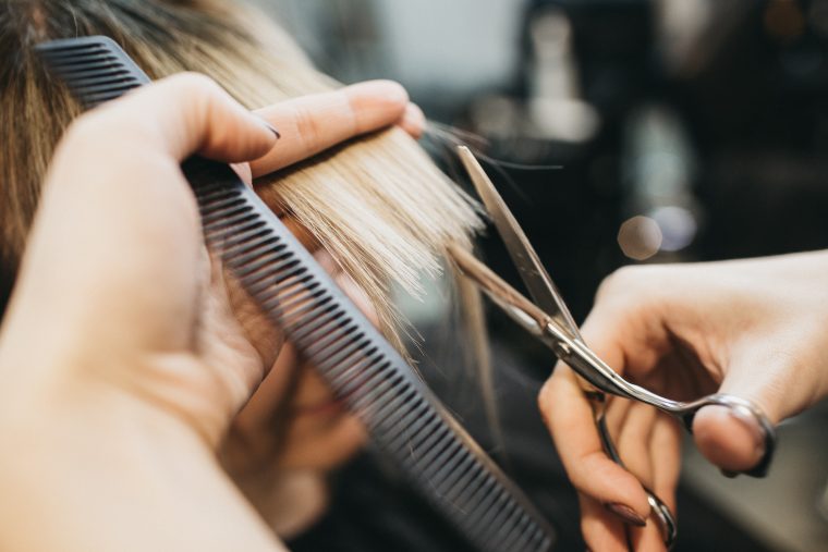 Haarschnitt ohne Smalltalk – der Silent Cut ist der neue Trend im Friseursalon
