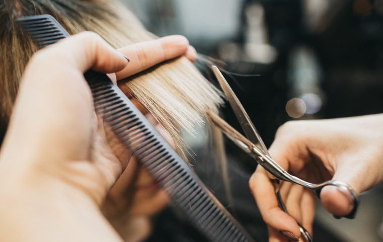 Haarschnitt ohne Smalltalk – der Silent Cut ist der neue Trend im Friseursalon