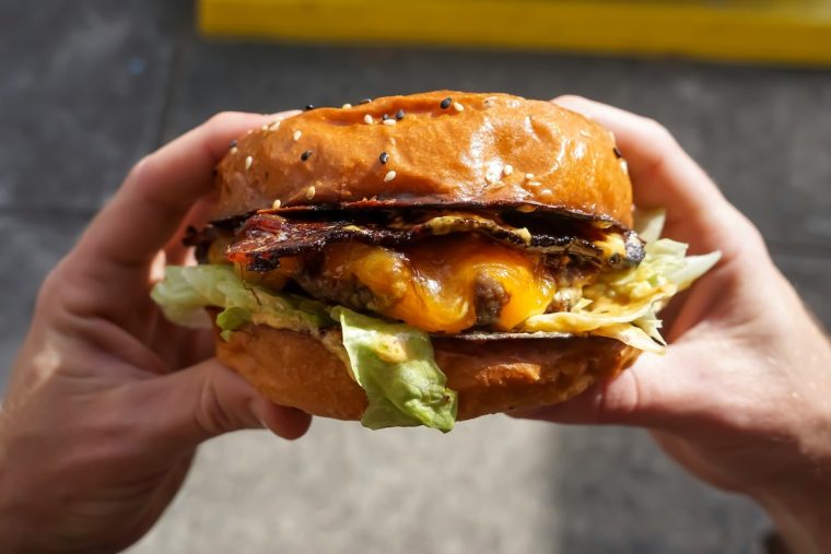 Niederländische Gemeinden beschließen Werbeverbot für Fleisch