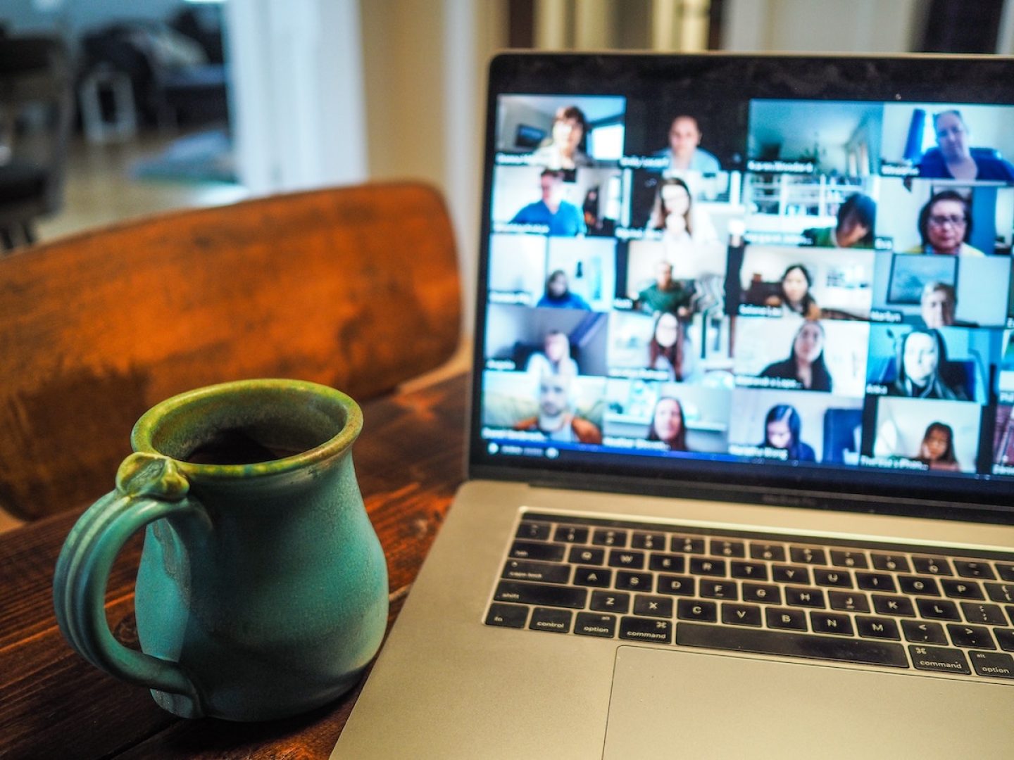 Adiós Zoom und Teams – Wie virtuelle Meetings uns Energie rauben