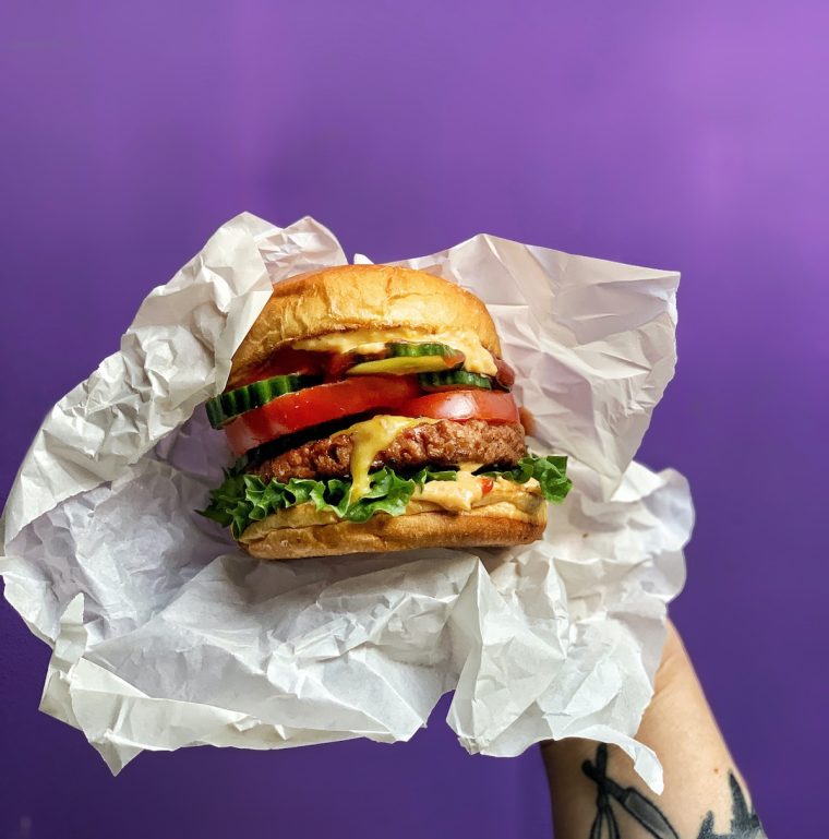 Studie zeigt: Warnhinweise auf Fleisch könnten Konsum senken